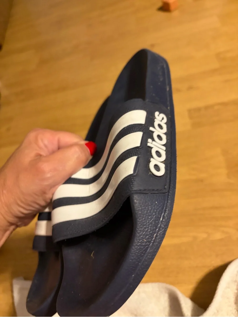 adidas classic slide